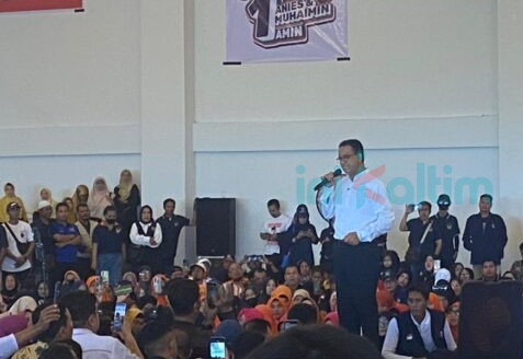 Anies Baswedan Berikan Semangat dan Terima Dukungan Massa di Kampanye Kalimantan Timur