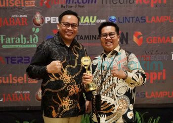 Wakil Bupati Kutai Kartanegara Terima Penghargaan Tokoh Peduli UMKM di Acara JMSI Award 2024